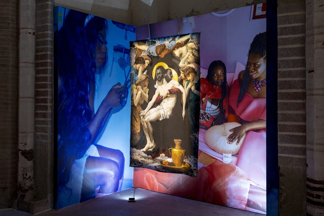 Vue d'exposition avec Pièta, after Bouguereau