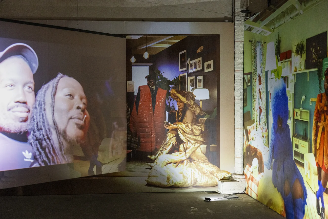 Dear Mother, film — Vue d'exposition