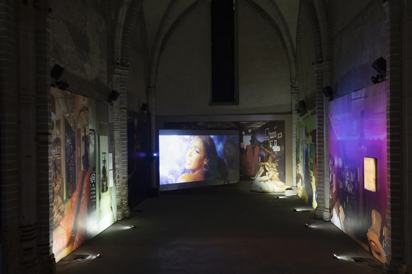 Dear Mother, film — Vue d'exposition